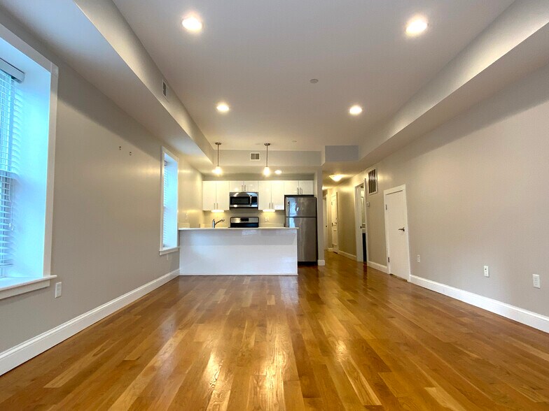 Building Photo - 58 Kent St