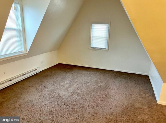 Building Photo - 2213 Wakeling St