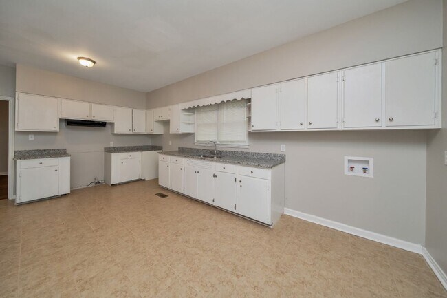 Building Photo - Plenty of Space Inside & Out – 4BR/2BA in ...