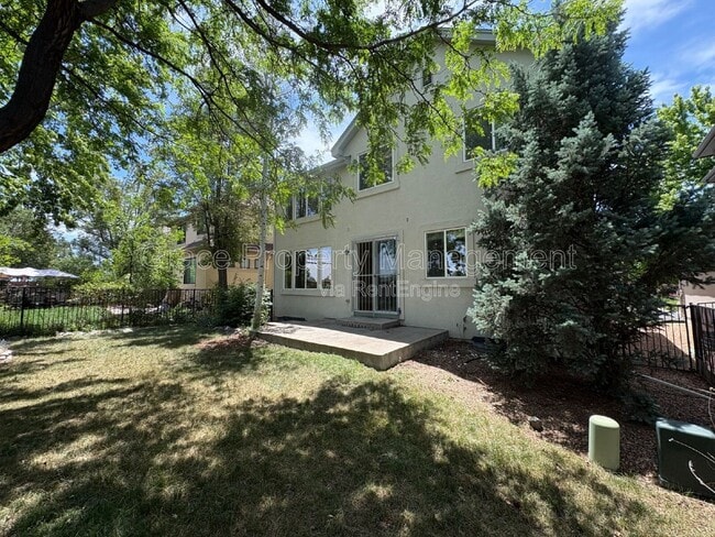 Building Photo - 1730 S Poplar St