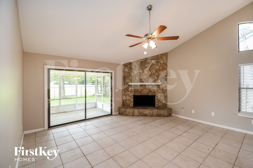 Building Photo - 3026 Rex Dr S