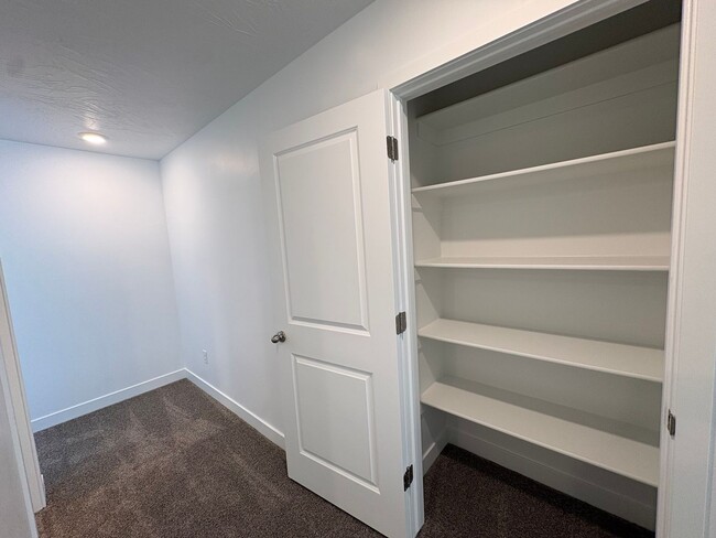 Building Photo - FOUR BED HOME AVAILABLE NOW