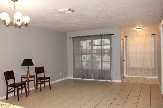 Building Photo - 1604 Ridgecrest St