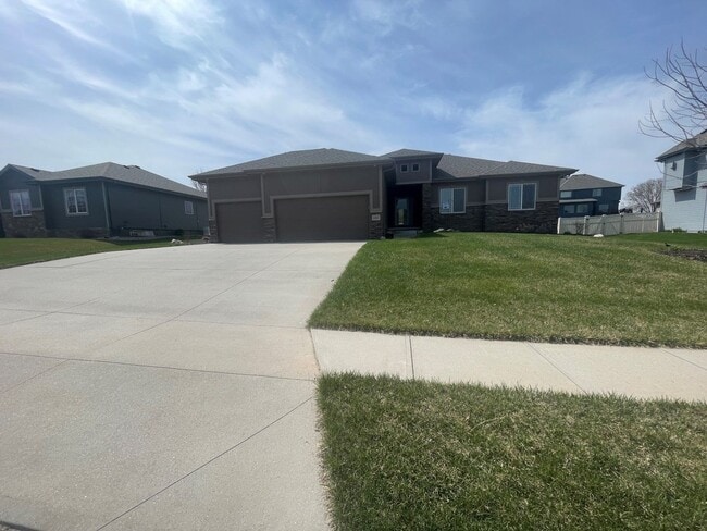 Primary Photo - Ranch in Shadow Lake Papillion