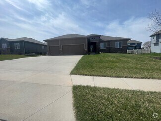 Building Photo - Ranch in Shadow Lake Papillion