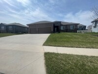 Building Photo - Ranch in Shadow Lake Papillion