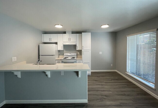 Interior Photo - Coral Oaks