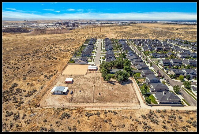 Building Photo - 3 Acre Horse Ranch & Home Rental SE Boise ...