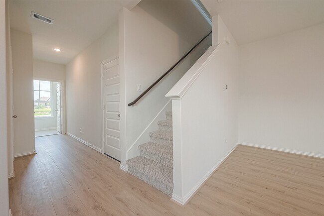 Building Photo - 27966 Western Crk Ct