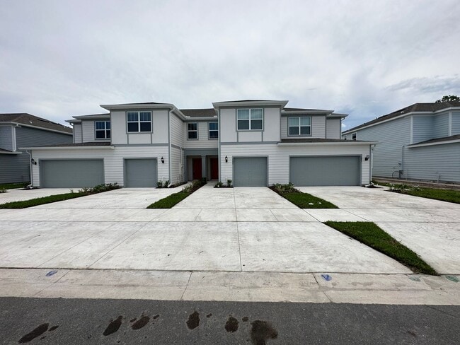 Building Photo - 3 Bedroom, 2.5 Bath Town Home with 1 Car Garage in Grayson Square!