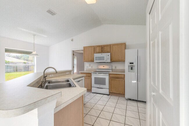 Building Photo - 3214 Juniper Dr