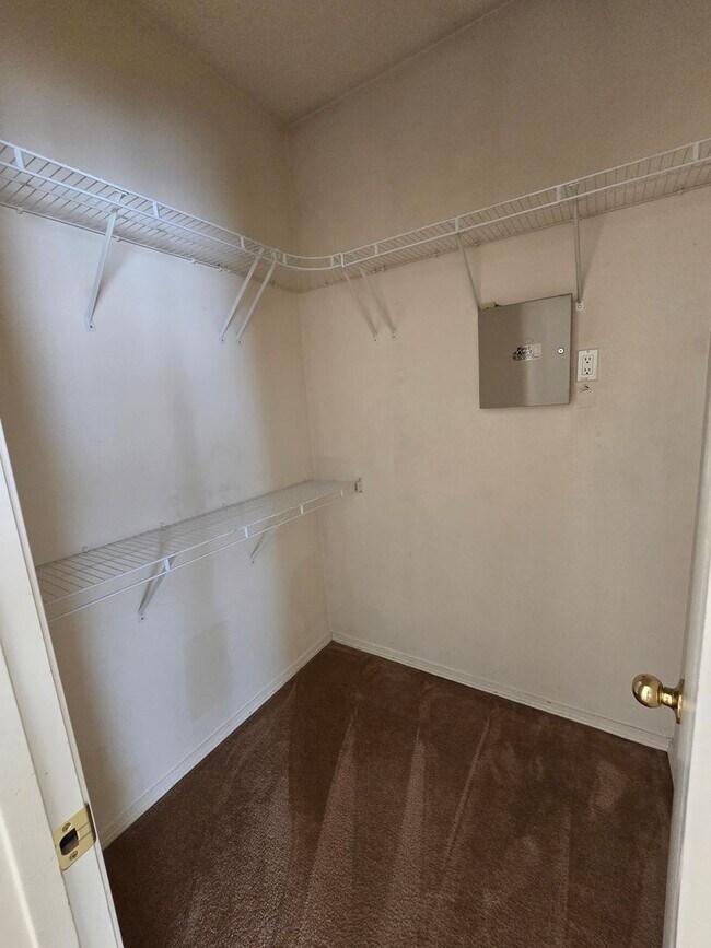 Building Photo - 4 bedroom 2 bath home with Refrigerated Air.