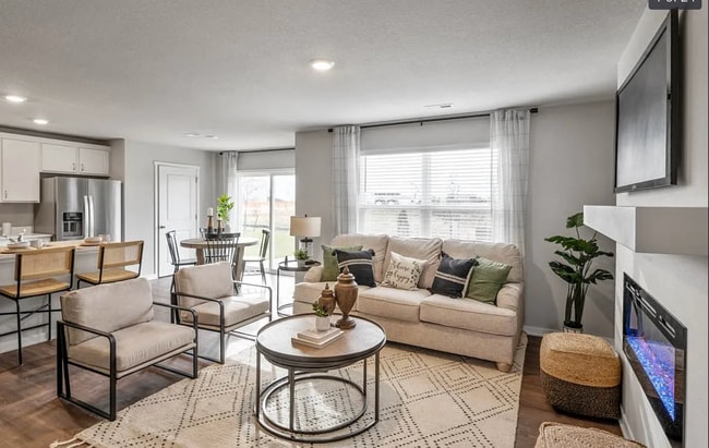 Building Photo - 2569 SE Hawkins Ave