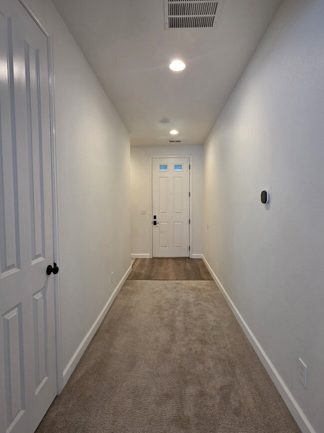 Building Photo - 25606 E Bayaud Ave