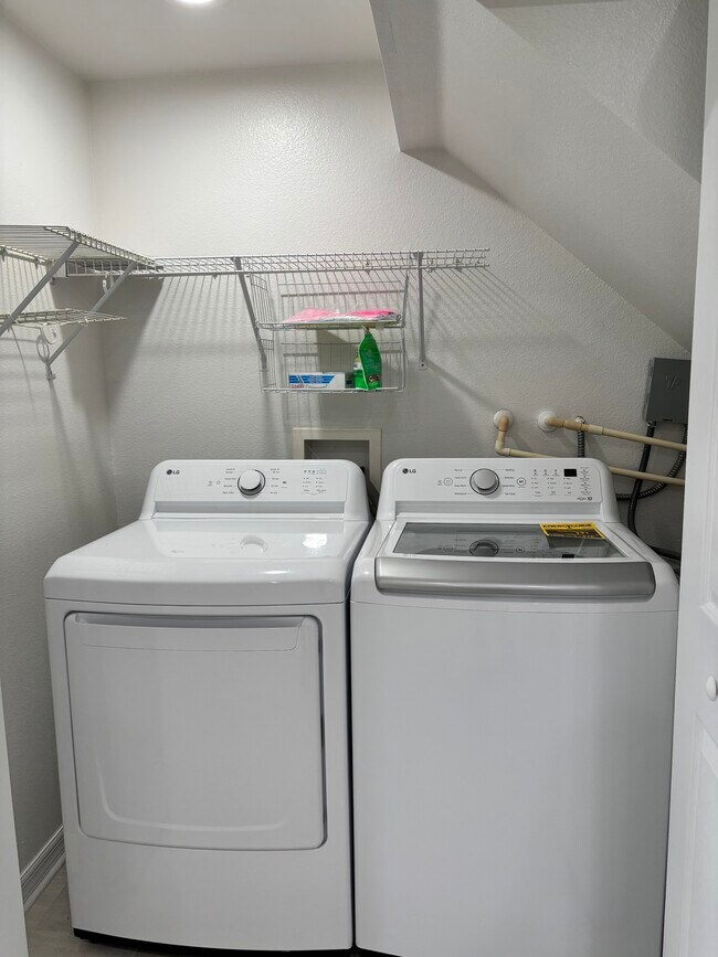 Building Photo - 9635 Fenrose Terrace