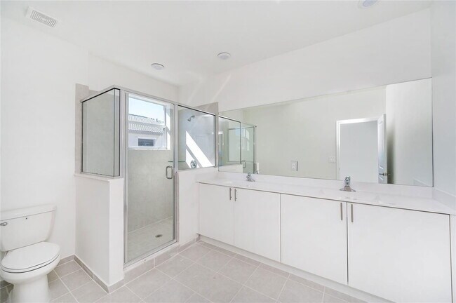 Building Photo - 2680 SE 10th St