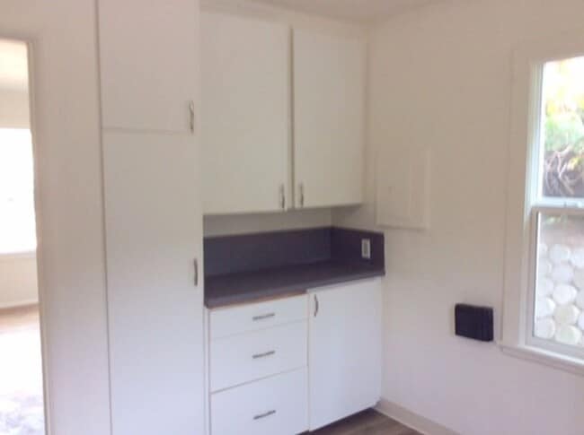 Building Photo - Charming 2 BDRM/1 BATH Home in Magnolia! Available Now!