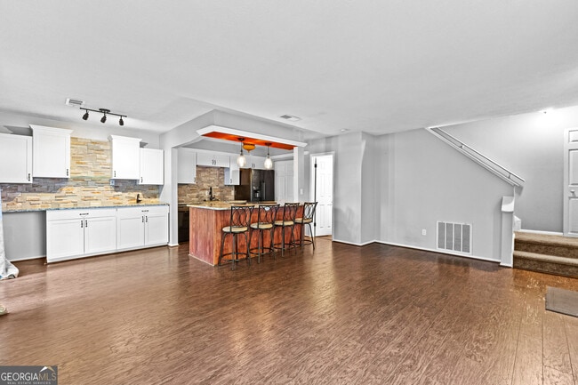 Building Photo - 143 Twiggs Cor