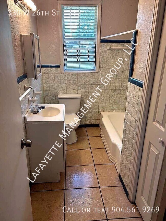 Building Photo - 330 W 26th St