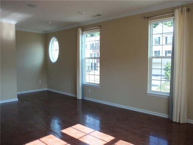 Building Photo - 325 Broadstone Dr