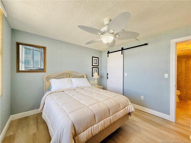 Building Photo - 10680 S Ocean Dr