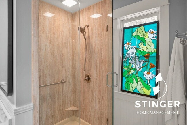 Building Photo - 1808 Lenora Dr