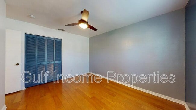 Building Photo - 354 5th St Ct E