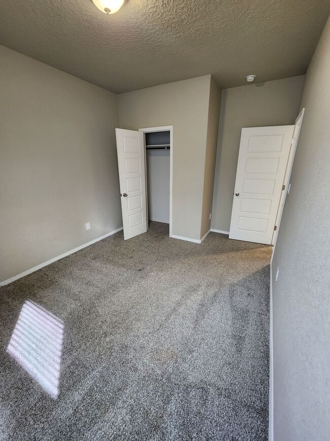 Building Photo - Beautiful 3br 2ba in the South Valley!