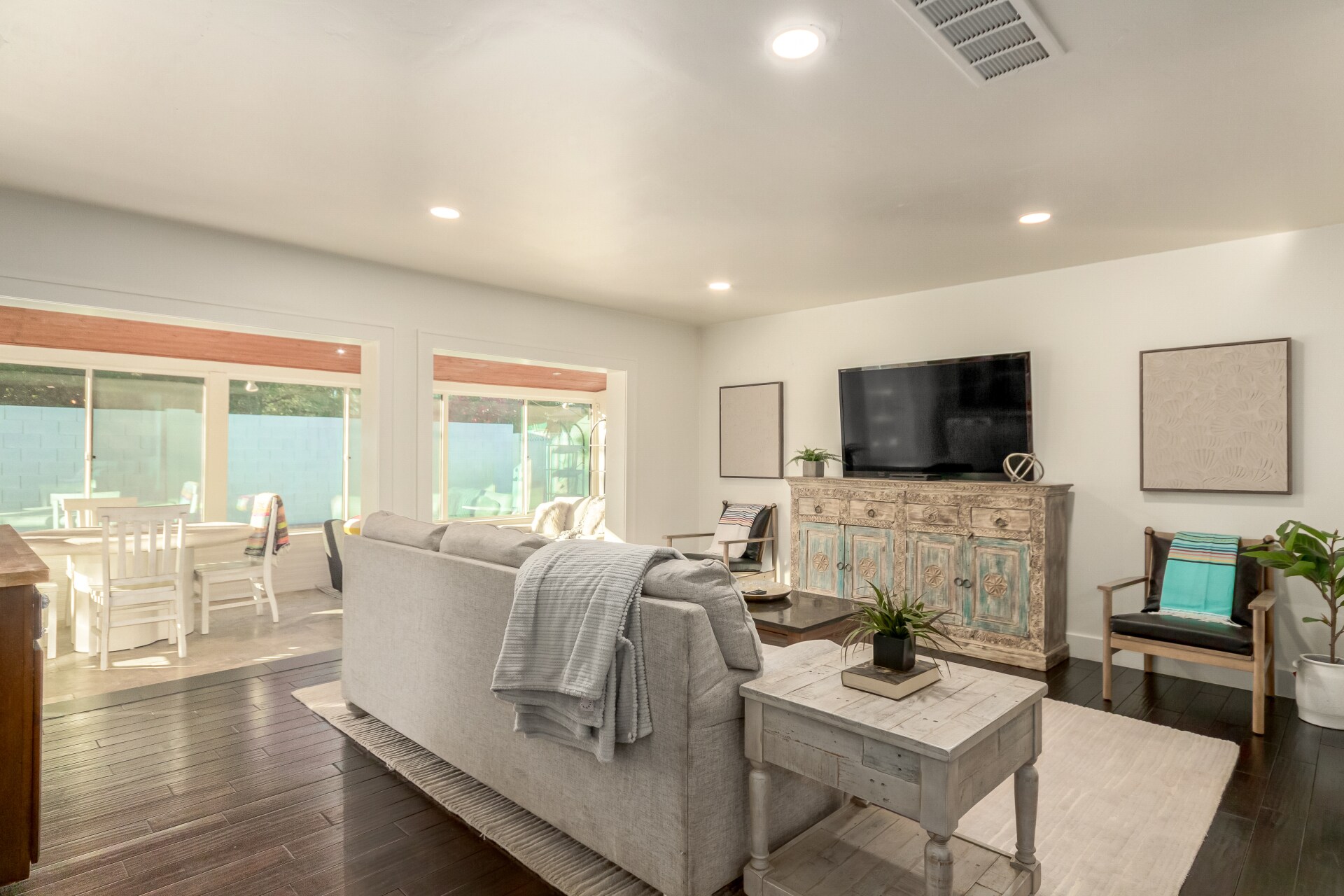 Building Photo - 1935 E Coolidge St