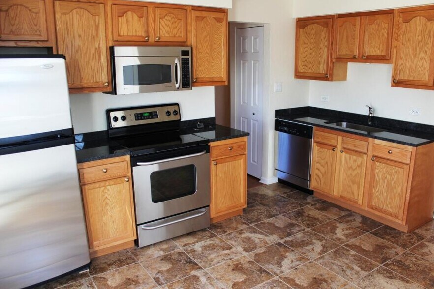 Primary Photo - 10S433 Echo Ln