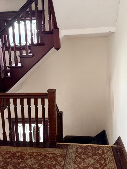 Building Photo - 10 Holland Rd