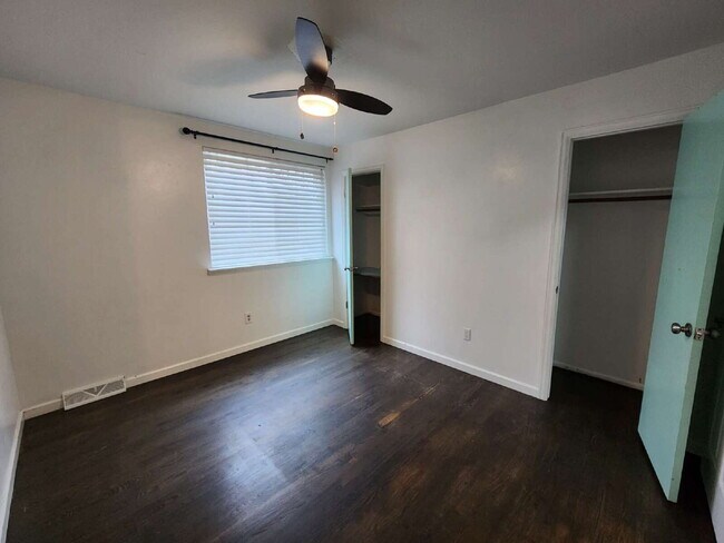 Building Photo - Spacious 5 Bed Home with Finished Basement, Multiple Living Areas & Private Backyard