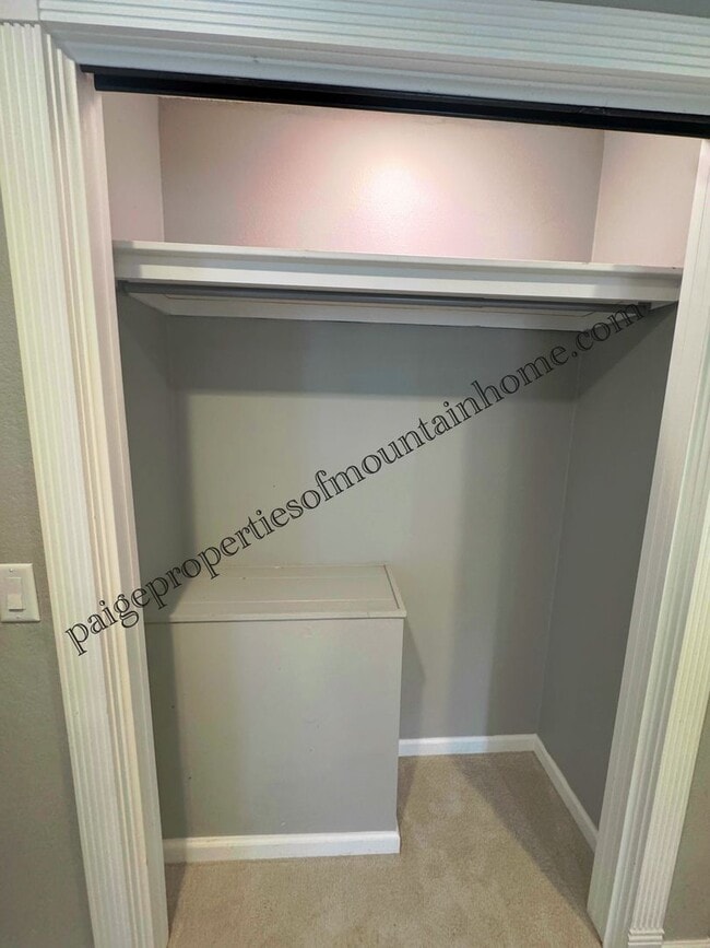 Building Photo - 4 Bed/2 Bath Home in Village Green
