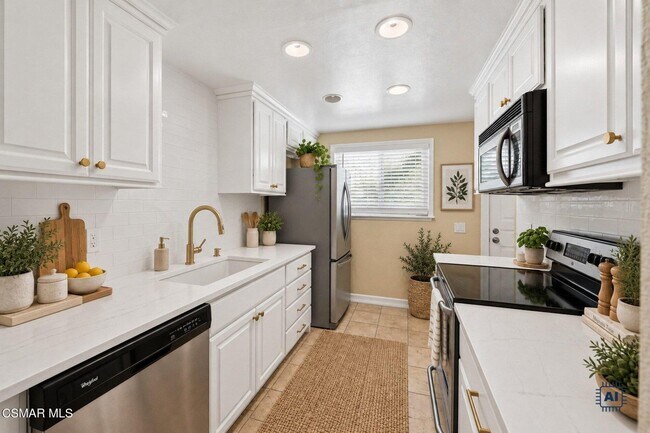 Building Photo - 6482 Cavalleri Rd