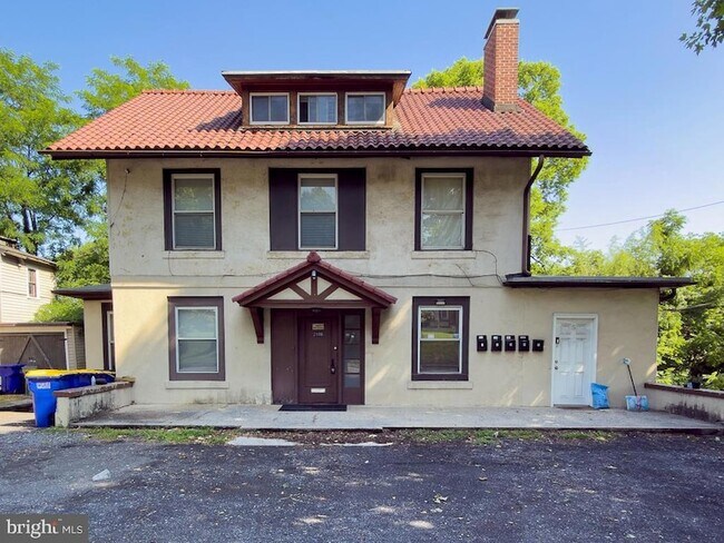 Building Photo - 2108 Walnut St