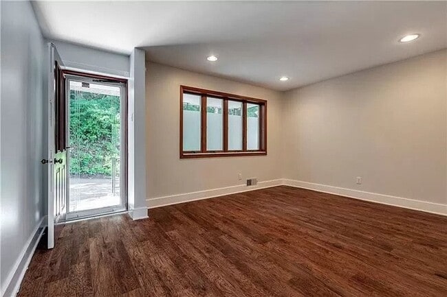 Building Photo - Upper Lawrenceville - 2 Bedrooms 1.5 baths.  AVAILABLE AUGUST 2026