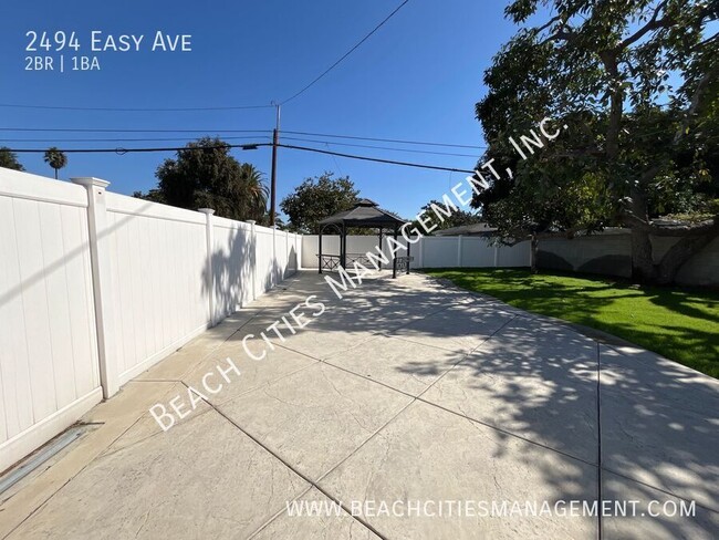 Building Photo - Charming Home with Two Car Garage & An Inc...