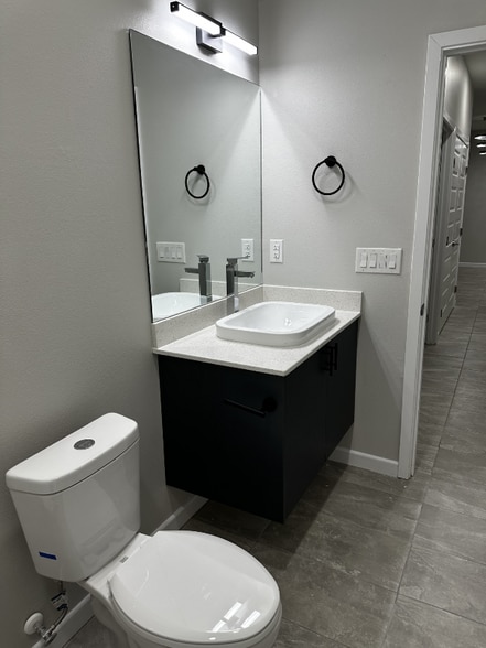 Building Photo - 1002 Sugar Garden Drive