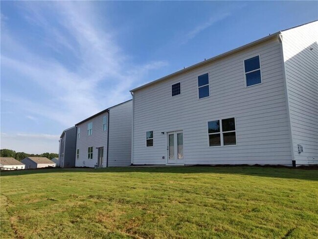 Building Photo - 167 Fernbrook Trl