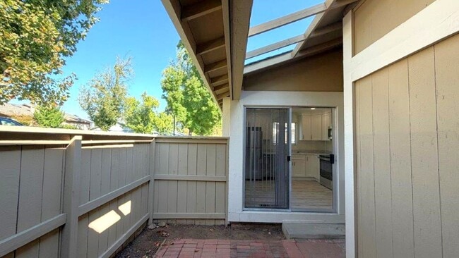 Building Photo - 554 Mt Dell Dr