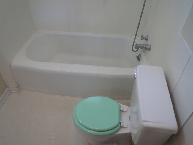 Building Photo - 1409/1411 E. Court