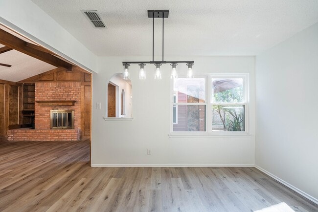 Building Photo - 1523 Doe Ln