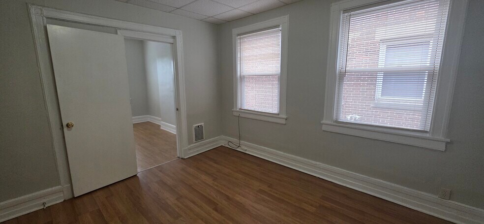 Primary Photo - 382 Bond St