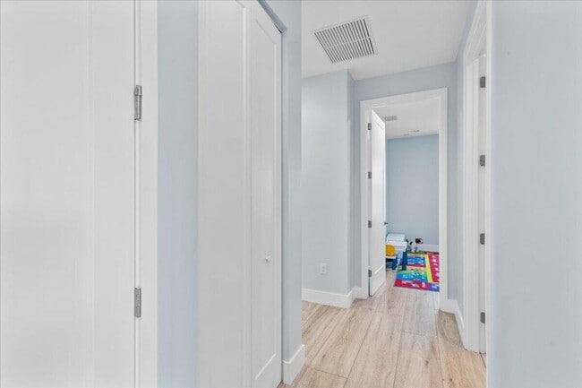 Building Photo - 15377 Green River Ct