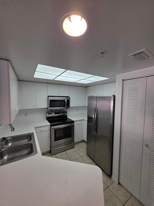 Building Photo - 4175 N Haverhill Rd