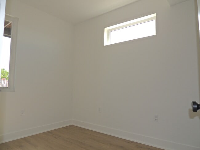 Building Photo - 600 Lawrence Ave