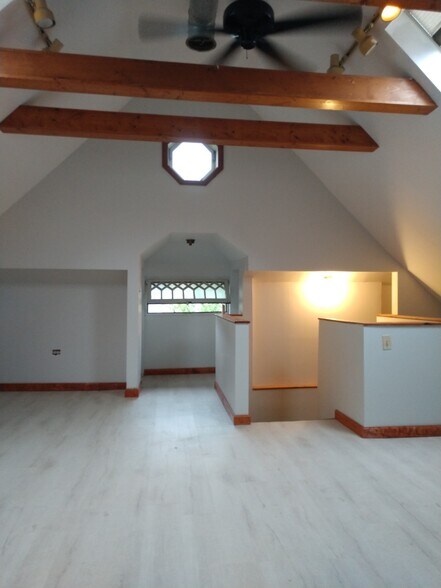 living room - 1340 W Wellington Ave