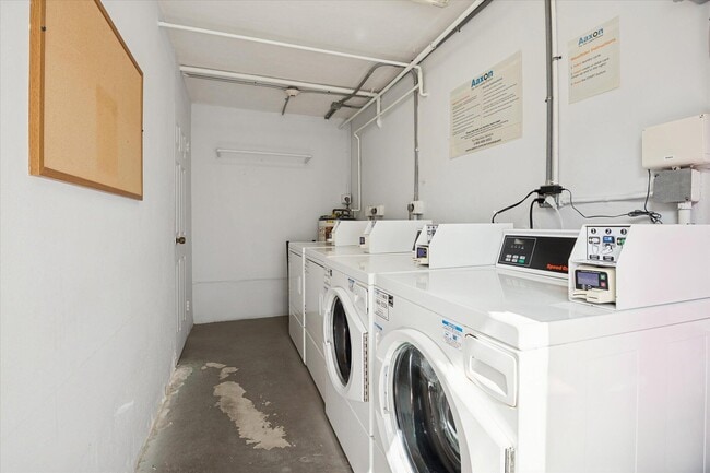 Building Photo - 524 Orton Ave