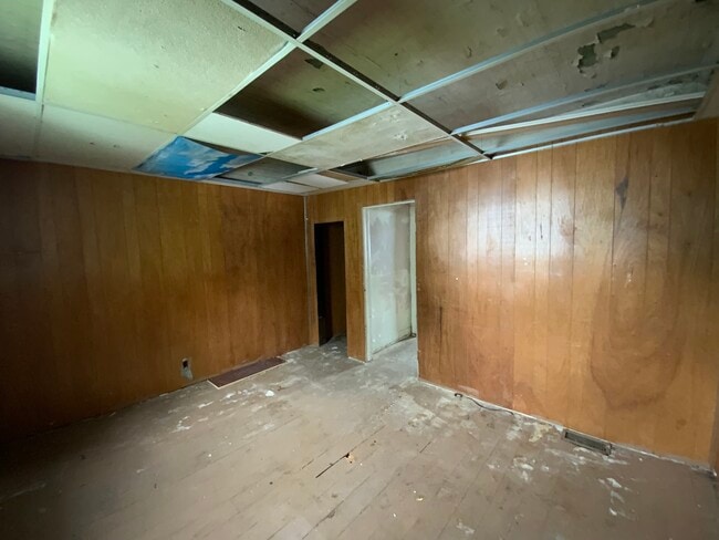 Building Photo - 1102 N Bowman Ave