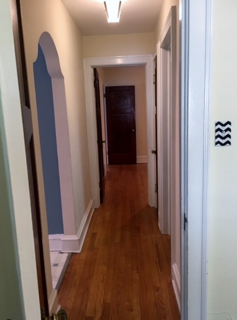 hallway - 1612 E Menlo Blvd